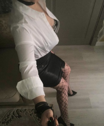 Предлагаю широкий спектр услуг, чтобы удовлетворить все твои желания. 💋
Я могу быть твоей подружкой на время встречи или таинственной незнакомкой, которая исполнит все твои фантазии. Люблю экспериментировать и открывать новые грани удовольствия. 💫
Мои фото 100% реальные и ты убедишься в этом, когда увидишь меня лично. В моих объятиях ты почувствуешь настоящую страсть и нежность. ♥️
У меня много положительных отзывов от моих довольных клиентов, ты можешь прочитать их на моем сайте или спросить об этом меня саму. Забудь обо всех рутинных проблемах и позволь мне удовлетворить твои самые смелые мечты. 😘
Я живу в Москве и с нетерпением жду нашей встречи в уютной обстановке моей студии или гостинице. Для организации встречи просьба звонить на указанный номер. Буду рада тебе! 💕 Евгения
